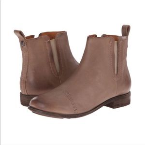 Olukai Malie Boots 9.5